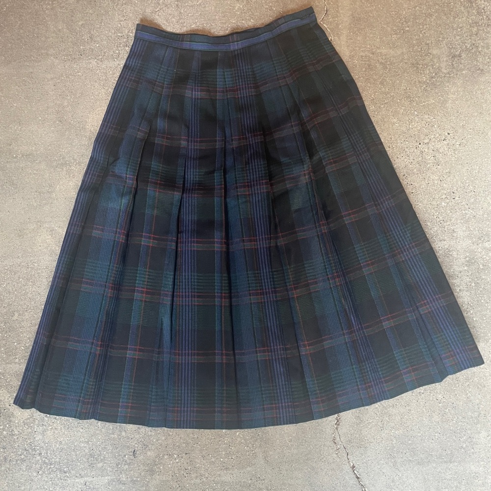 David Brooks Vintage Wool Skirt, Size 12, Plaid, Button Closure
